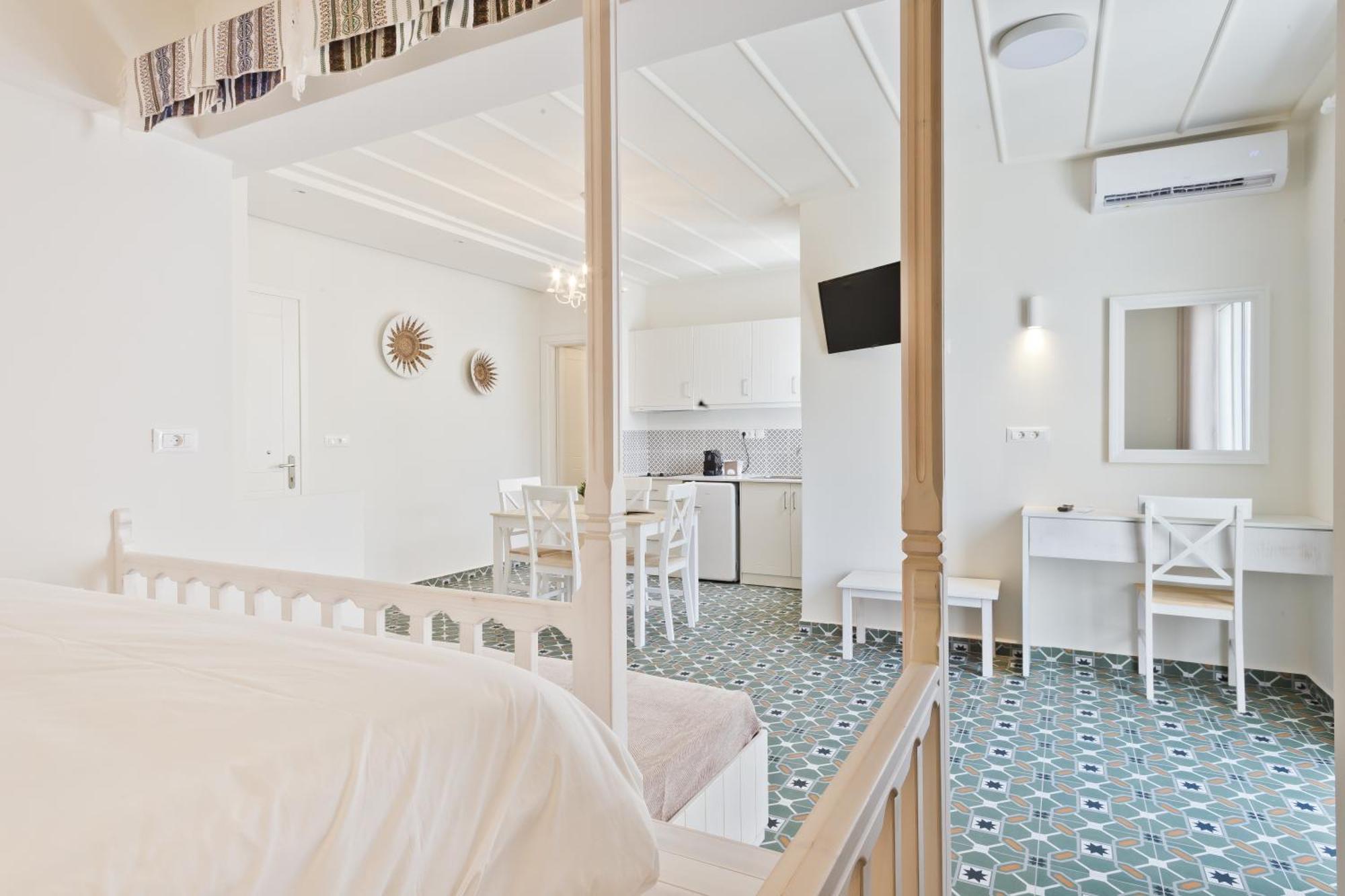 קרפאטוס Posidonia Luxury Suites מראה חיצוני תמונה